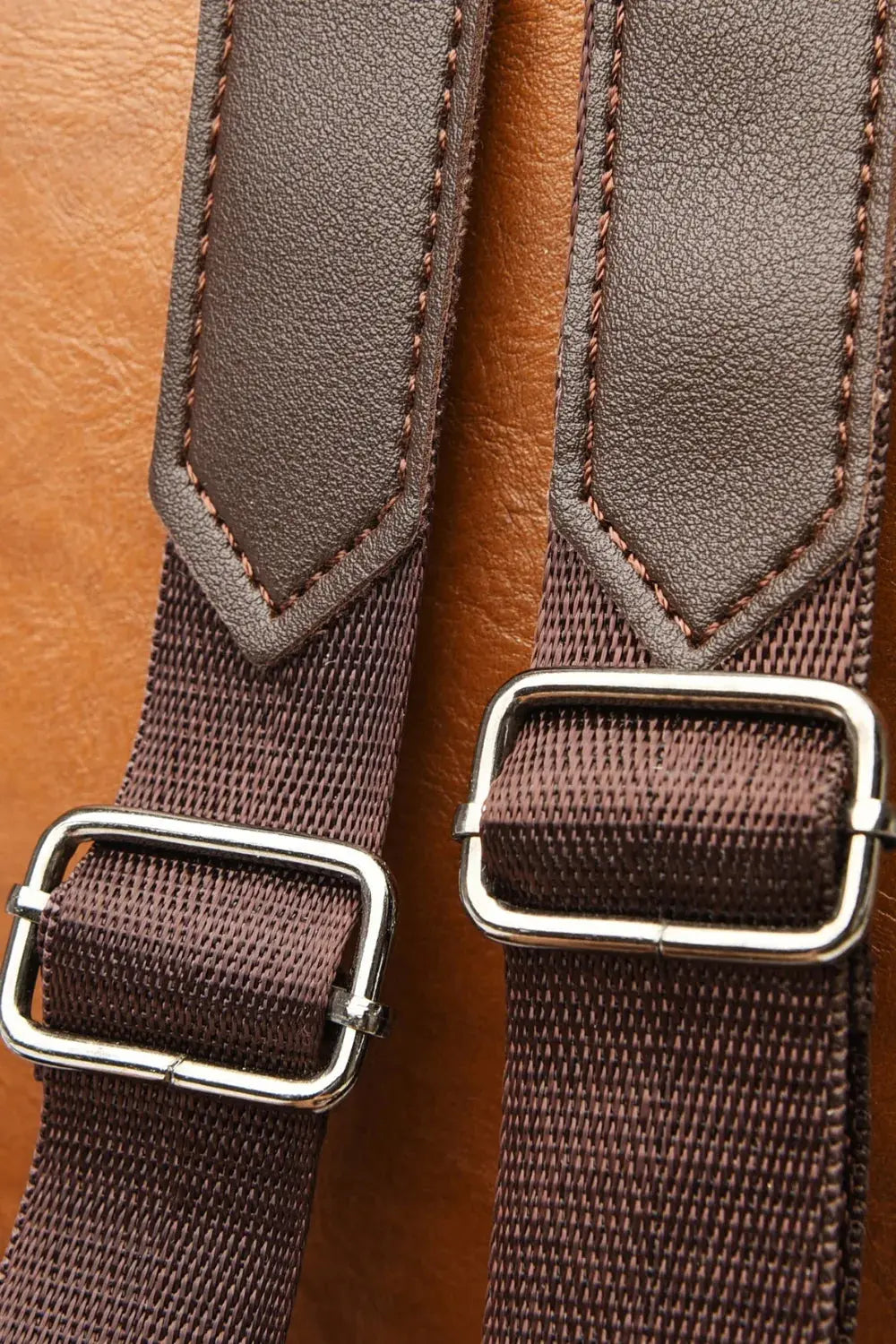 Mochila em Couro PU com Múltiplos Compartimentos C2C Products